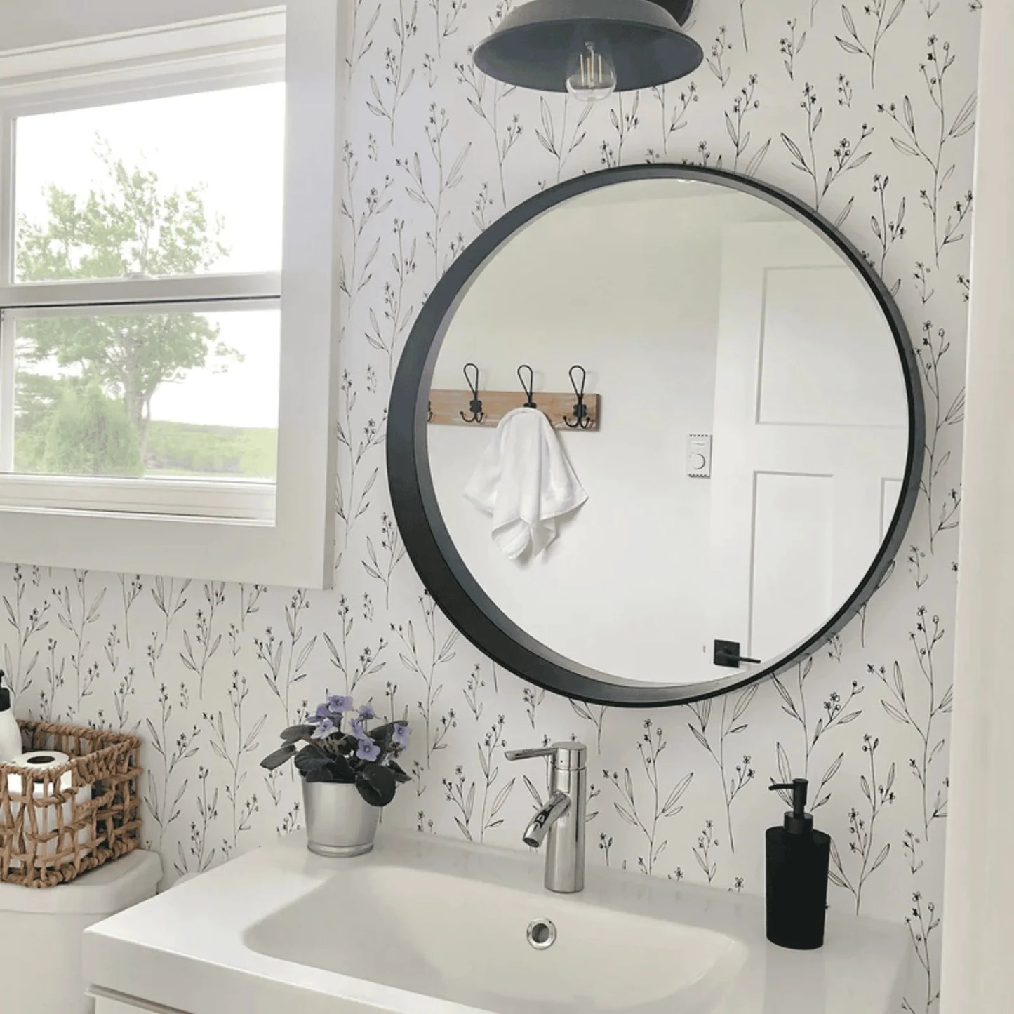 French Country Lilly Wallpaper